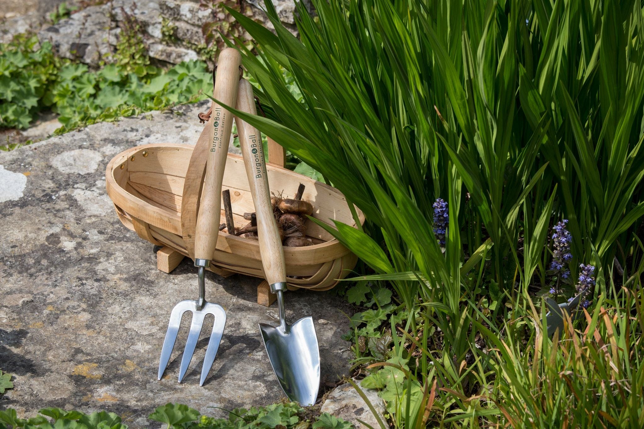 Burgon & Ball Mid Handled Trowel - RHS Endorsed — Gardening Gifts Co.