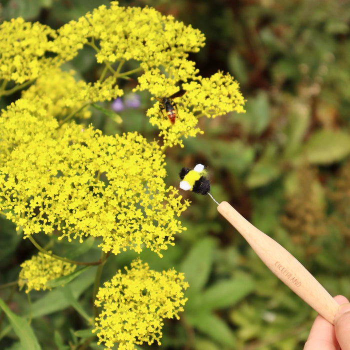 Kikkerland Pollination Wand — Gardening Gifts Co.